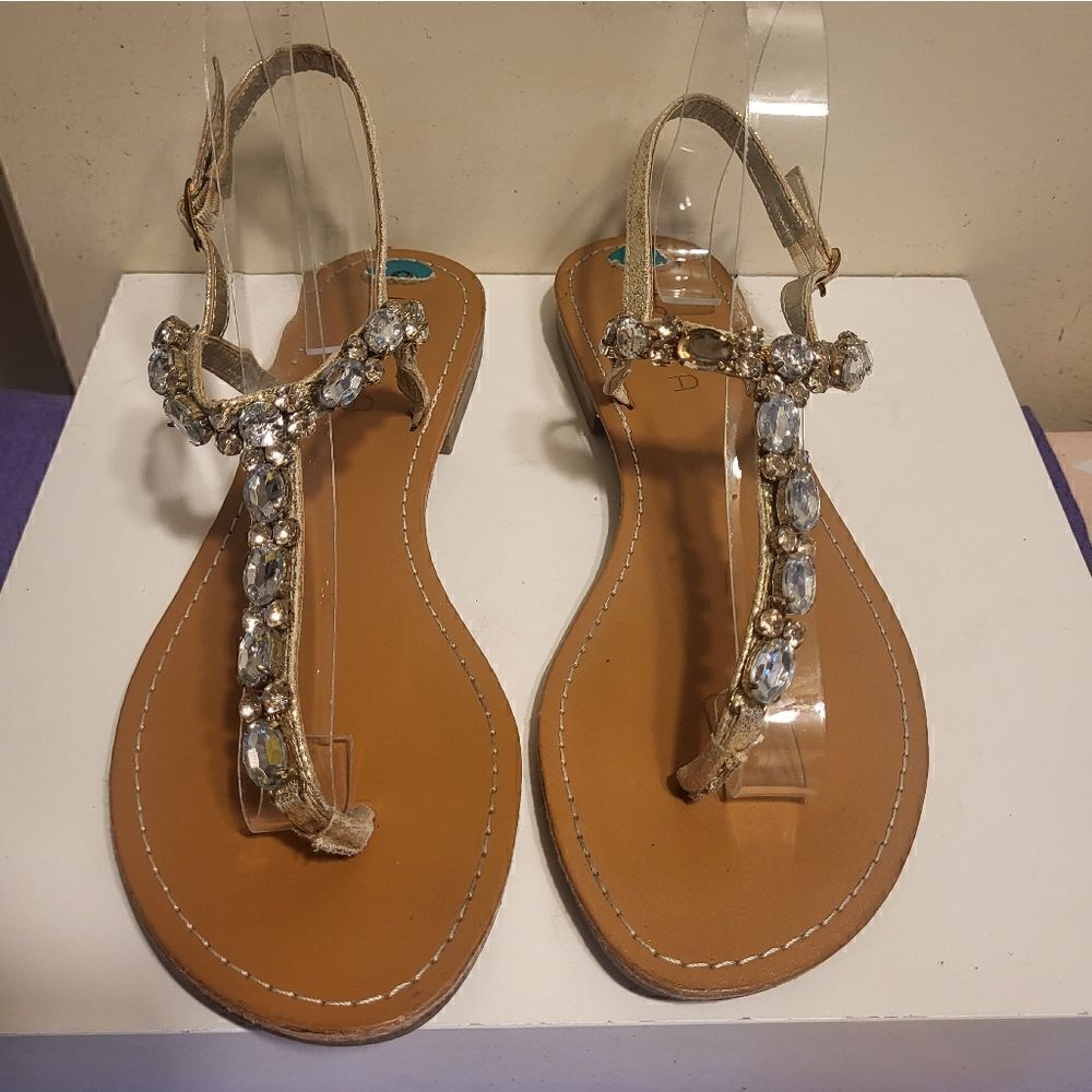 Unisa Gold Leather Rhinestone Jeweled T-StrapโFlat Sandals sz.8 MSRPโ$120